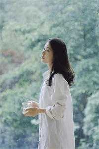 小姐折磨我？重生我拿下她爹！(顾慕灵秋虹)全篇