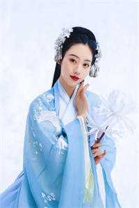 开局穿越，我靠医术成了乡村名流(李婉晴顾言)作品