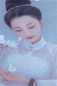 末世虫母，到处捡精壮人类当食物